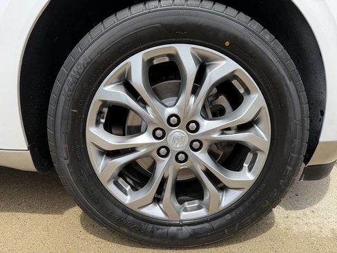 Used 2018 Buick Enclave Avenir w/ Avenir Technology Package image 11