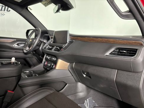 Used 2024 Chevrolet Suburban High Country RWD image 37