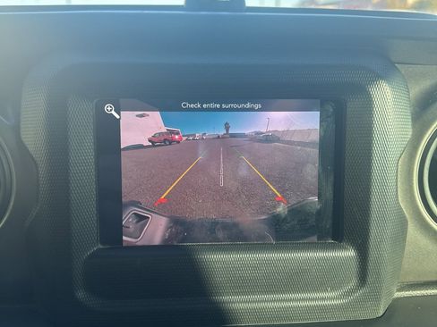 Used 2023 Jeep Gladiator Sport image 16