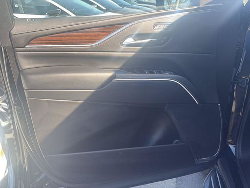 Used 2024 Cadillac Escalade Premium Luxury AWD/4WD image 12