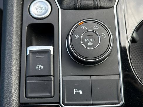 Used 2018 Volkswagen Atlas SEL AWD/4WD image 48