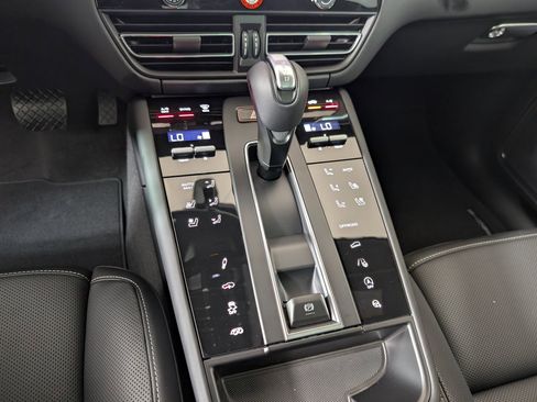 New 2026 Porsche Macan GTS image 24