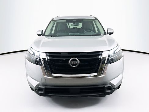 Used 2025 Nissan Pathfinder SV AWD/4WD image 2