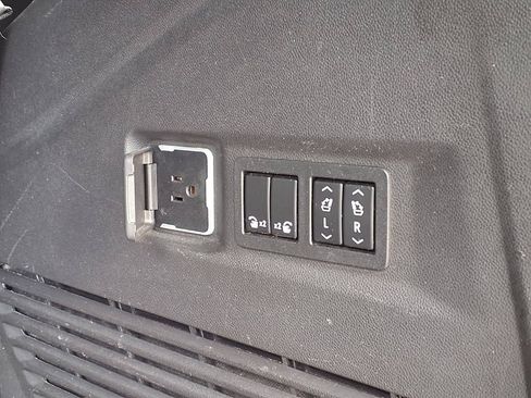 Used 2021 Chevrolet Tahoe RST w/ Luxury Package RWD image 23