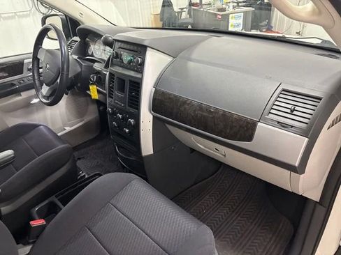 Used 2010 Dodge Grand Caravan SXT FWD image 29