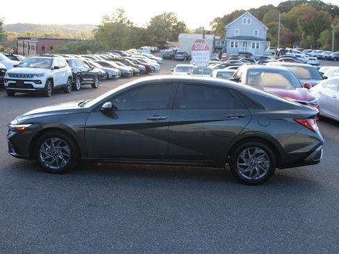 Used 2024 Hyundai Elantra SEL image 5
