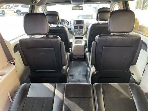 Used 2019 Dodge Grand Caravan SXT image 18