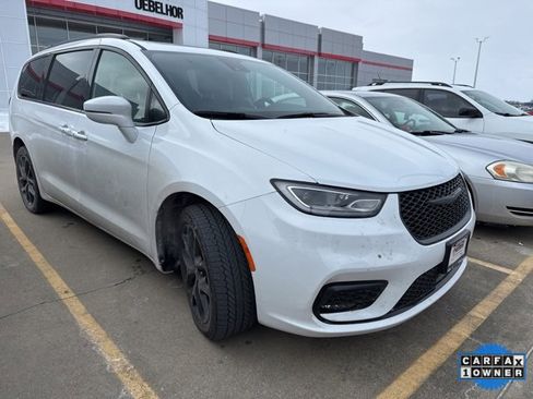 Used 2022 Chrysler Pacifica Touring-L w/ S Appearance Package image 10