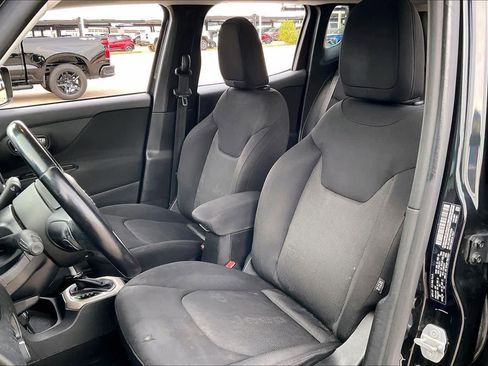 Used 2016 Jeep Renegade Latitude image 9