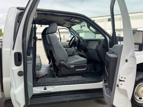 Used 2016 Ford F250 XL w/ Power Equipment Group AWD/4WD image 21
