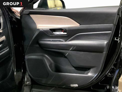 Used 2024 Toyota Grand Highlander AWD Hybrid image 23