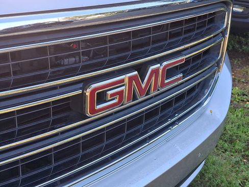 Used 2019 GMC Yukon XL SLT w/ Open Road Package AWD/4WD image 4