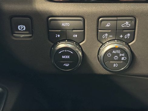 Used 2024 GMC Sierra 1500 SLT image 41