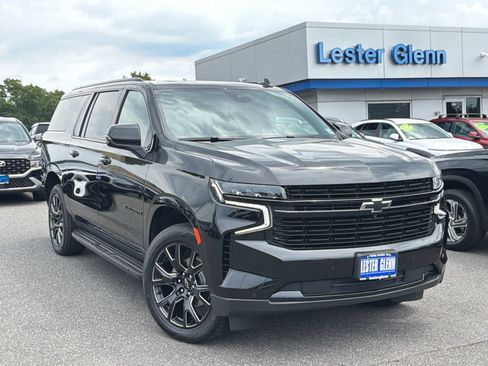 Certified 2024 Chevrolet Suburban RST w/ Luxury Package AWD/4WD image 35