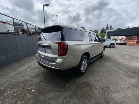 Used 2024 GMC Yukon XL Denali w/ Advanced Technology Package AWD/4WD image 6