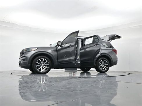 Used 2022 Ford Explorer ST image 51