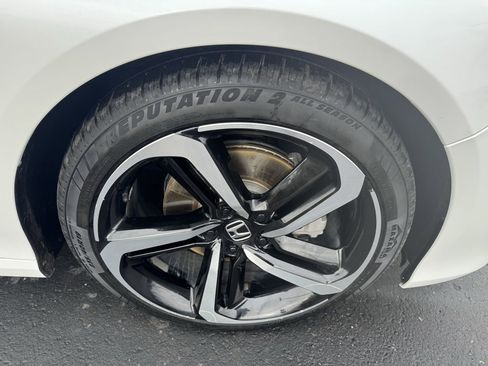 Used 2018 Honda Accord Sport image 11