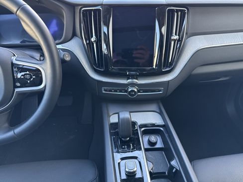Used 2025 Volvo XC60 B5 Plus image 19
