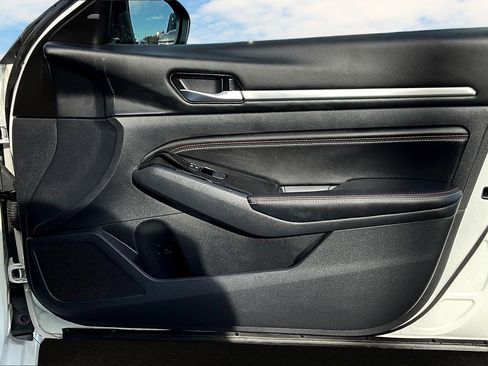 Used 2023 Nissan Altima 2.5 SR w/ SR Premium Package image 19