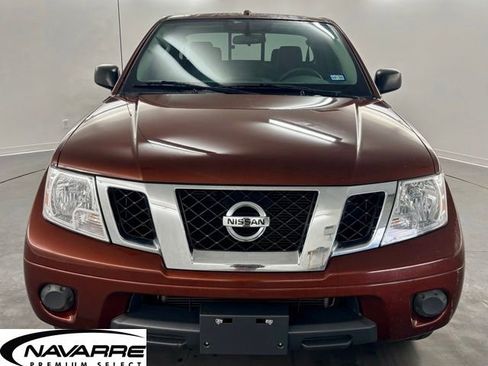 Used 2017 Nissan Frontier SV image 2