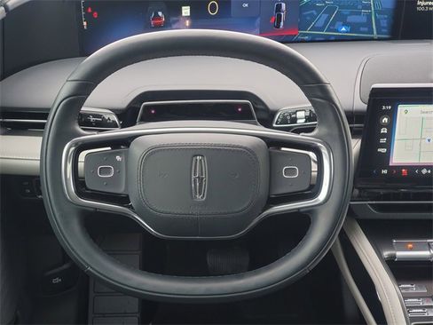 Certified 2025 Lincoln Nautilus Premier image 30