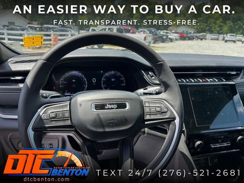 Used 2025 Jeep Grand Cherokee Altitude AWD/4WD image 12