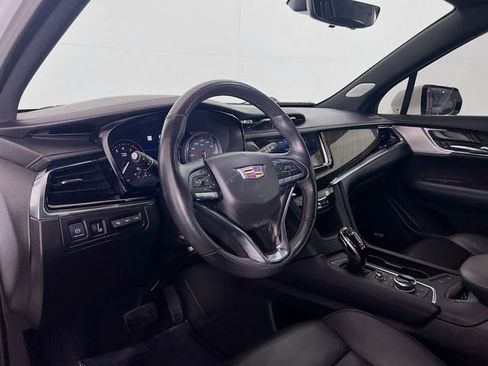 Used 2022 Cadillac XT6 Premium Luxury w/ Technology Package FWD image 11