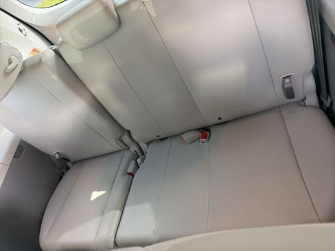 Used 2014 Toyota Sienna XLE image 6