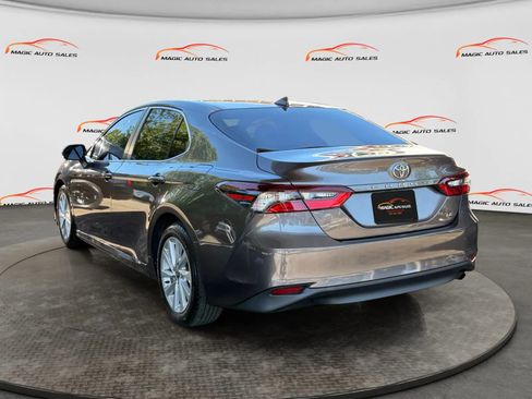 Used 2021 Toyota Camry LE FWD image 8