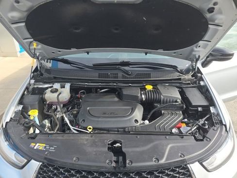 Used 2024 Chrysler Pacifica Touring-L image 42