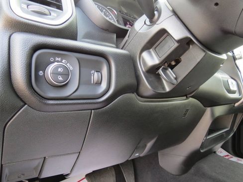 Used 2025 RAM 2500 Big Horn AWD/4WD image 10