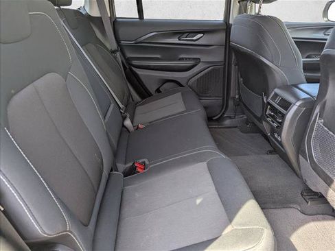 Used 2024 Jeep Grand Cherokee Laredo AWD/4WD image 28