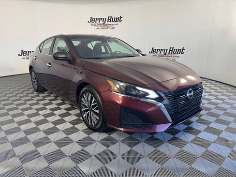 Used 2025 Nissan Altima 2.5 SV FWD image 6
