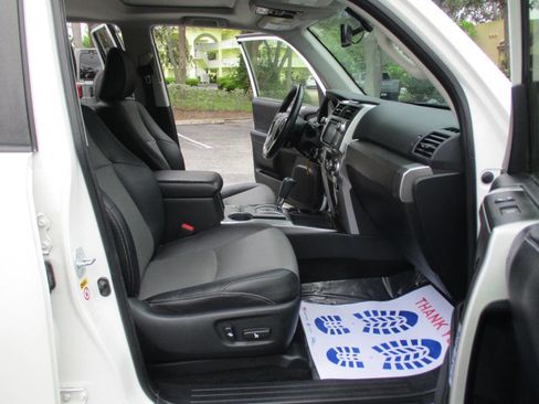 Used 2017 Toyota 4Runner SR5 Premium image 26