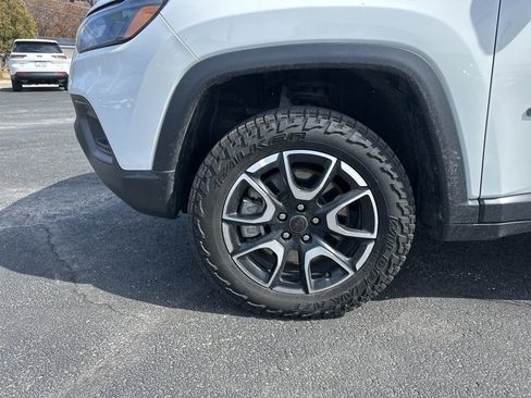 Used 2025 Jeep Compass Trailhawk AWD/4WD image 21
