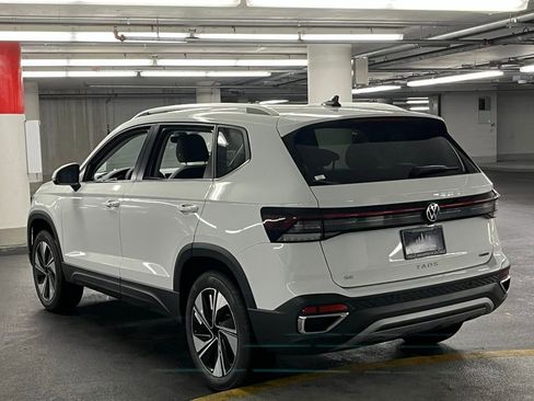 New 2025 Volkswagen Taos SE image 5