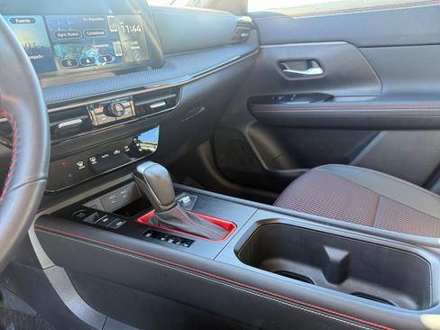 Used 2025 Nissan Kicks SR image 13