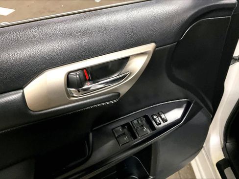 Used 2014 Lexus CT 200h image 35