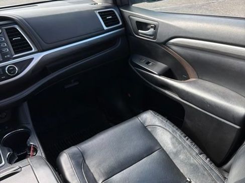 Certified 2018 Toyota Highlander Limited AWD/4WD image 13