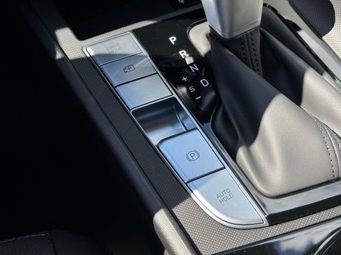 Used 2025 Hyundai Elantra Limited image 35