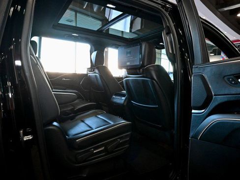 Used 2023 Cadillac Escalade ESV Premium Luxury image 24