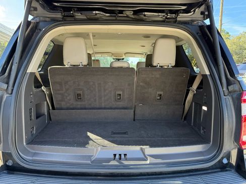Used 2018 Ford Expedition XLT w/ Equipment Group 202A RWD image 13