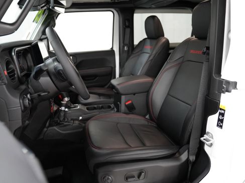 Used 2025 Jeep Wrangler Rubicon image 4