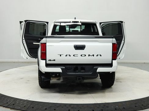 Used 2024 Toyota Tacoma TRD Off-Road w/ TRD Off Road Upgrade Package AWD/4WD image 15
