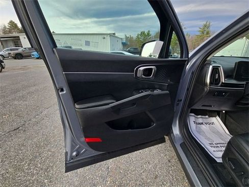 Used 2024 Kia Sorento S image 23
