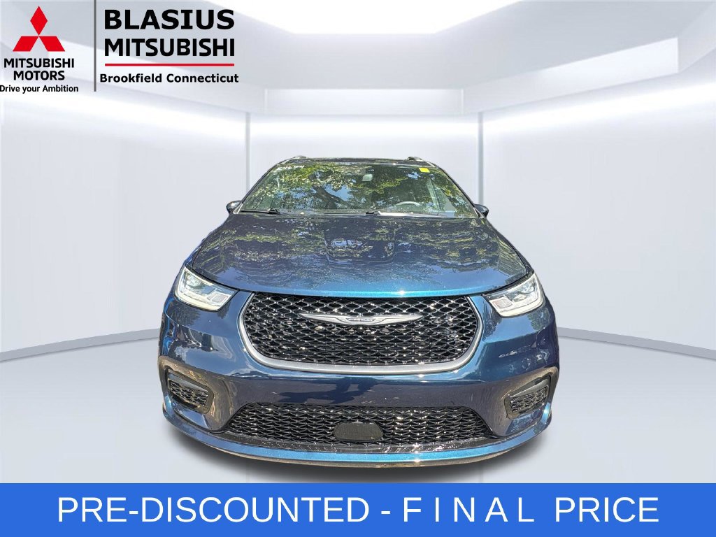 Used 2023 Chrysler Pacifica Limited w/ S Appearance Package FWD image 4
