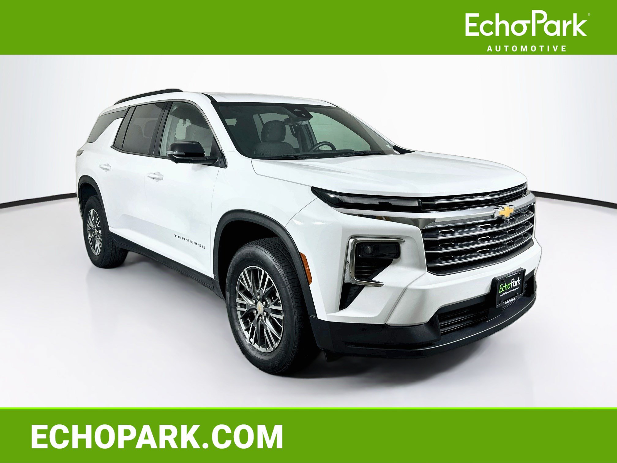 Used 2024 Chevrolet Traverse LT FWD image 1