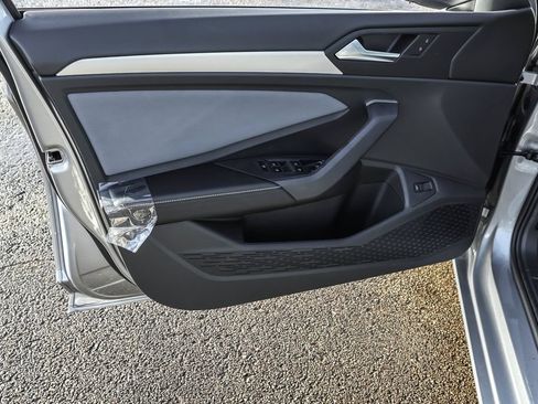 New 2026 Volkswagen Jetta SE FWD image 33