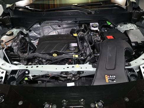 Used 2024 Chevrolet Trax ACTIV w/ Sunroof Package FWD image 17