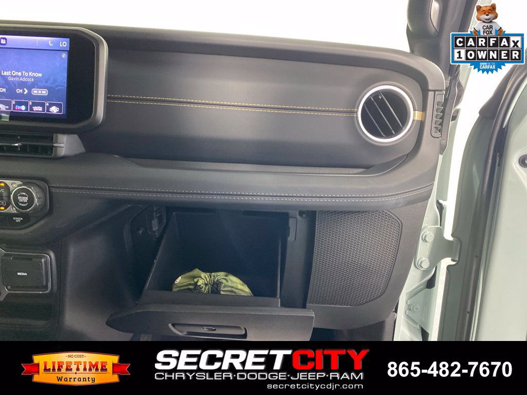 Used 2024 Jeep Wrangler Unlimited Sahara AWD/4WD image 32